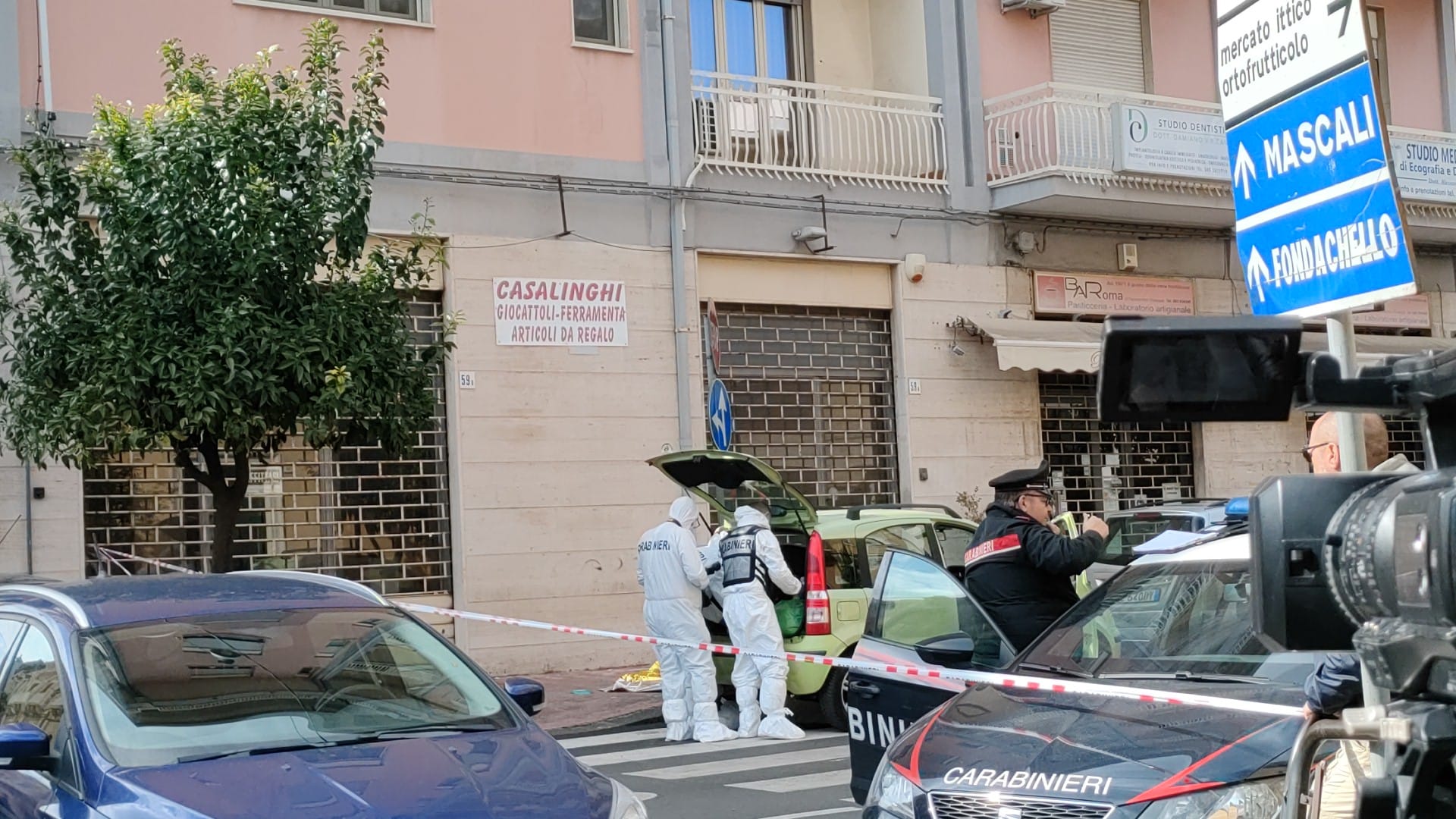 Spara a due donne e si suicida davanti la caserma di Riposto<br>Dietro gli omicidi forse c’è una relazione extraconiugale