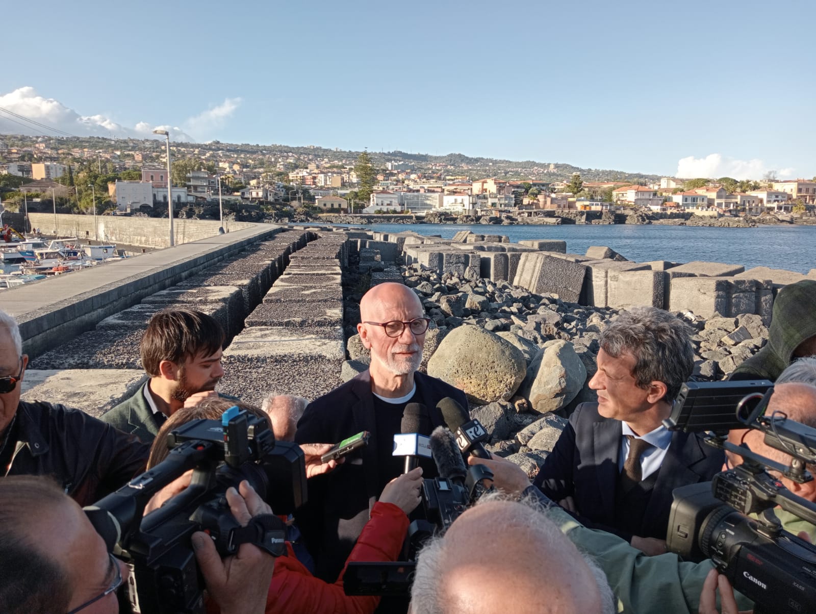 La presentazione di Caserta candidato sindaco progressista<br>E Abramo non c’era: «Per non attirare l’attenzione su di sé»