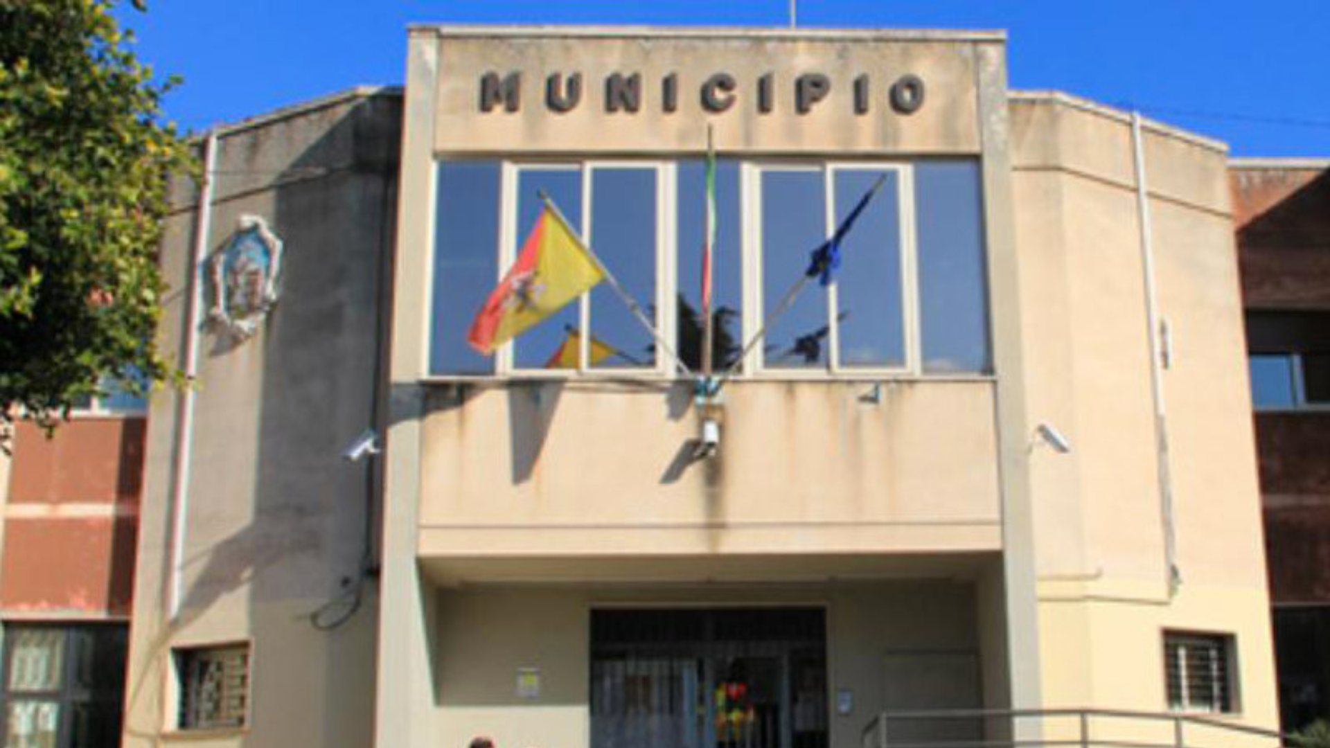 Dopo le dimissioni di Lombardo ci sarà la surroga per scorrimento<br>Spunta un altro consigliere parente di mafiosi, ma non è ineleggibile
