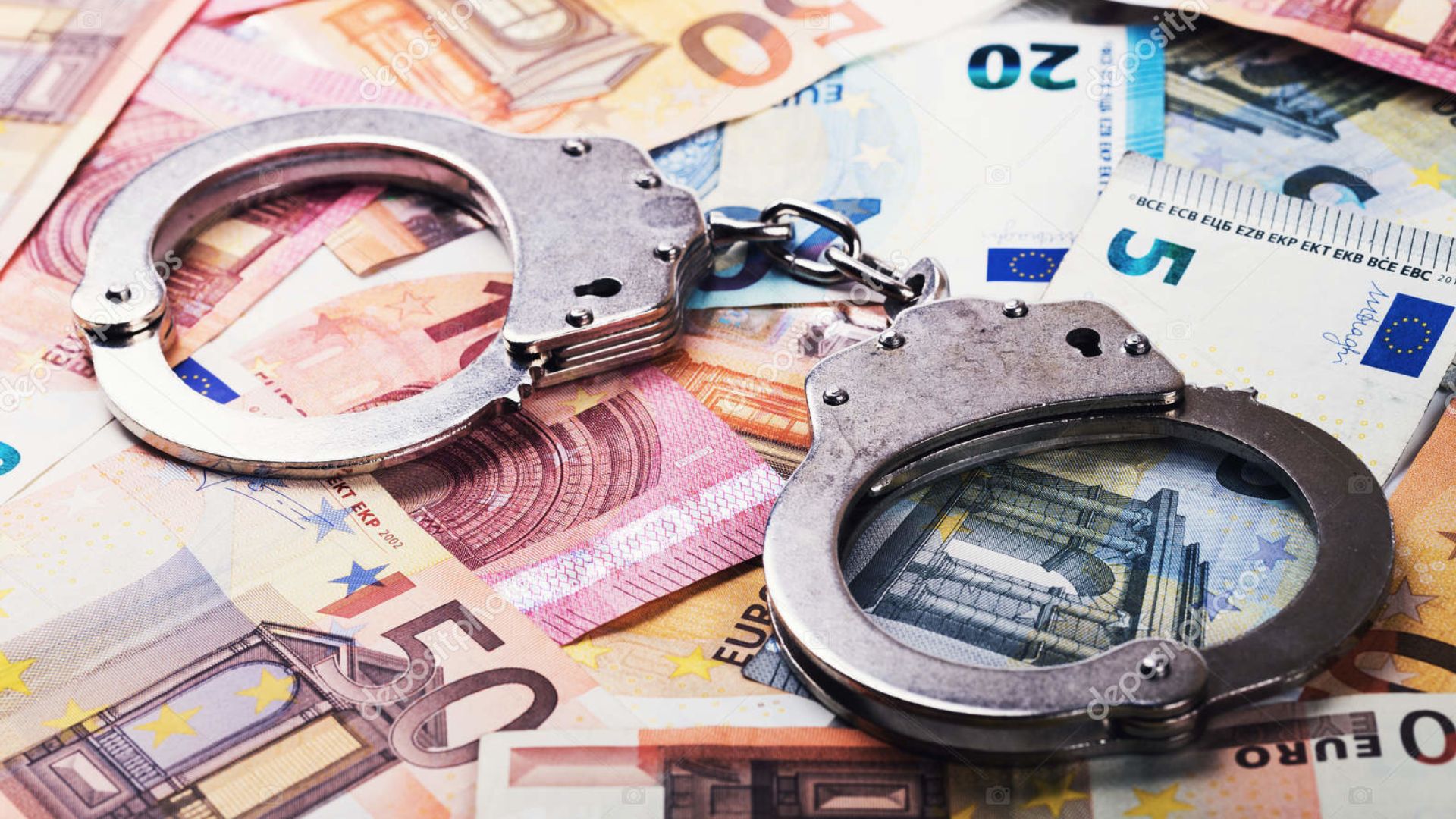 <i>Ultimo Brindisi</i>, gruppo di imprenditori evade Iva per 30 milioni di euro<br> Dieci in manette per frode fiscale. Per 17 disposto divieto di impresa