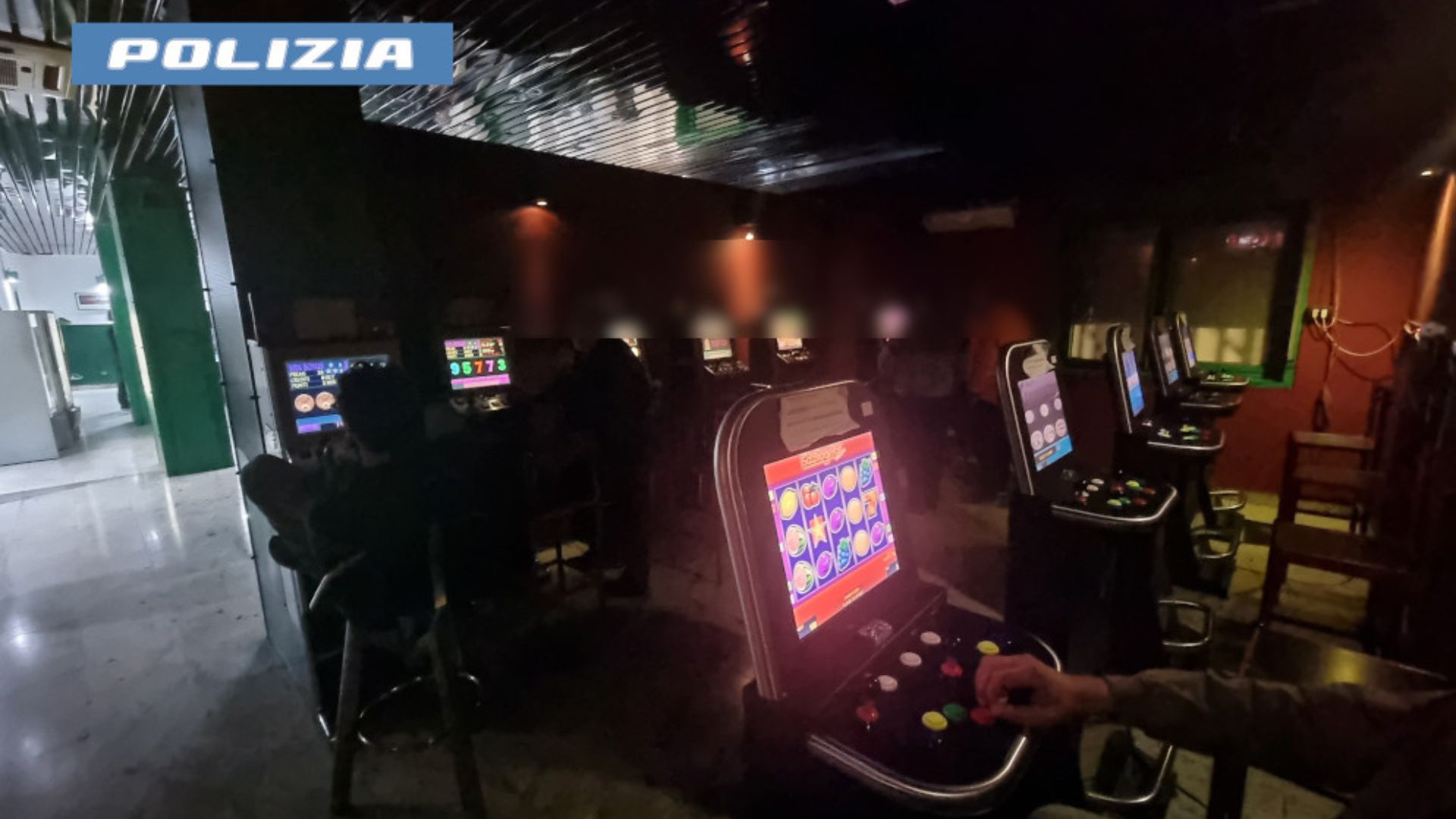 Slot machine e gioco d’azzardo, sanzioni per 110mila euro al Metropolis<br>La sala giochi aveva apparecchi illegali: sequestrati undici dispositivi