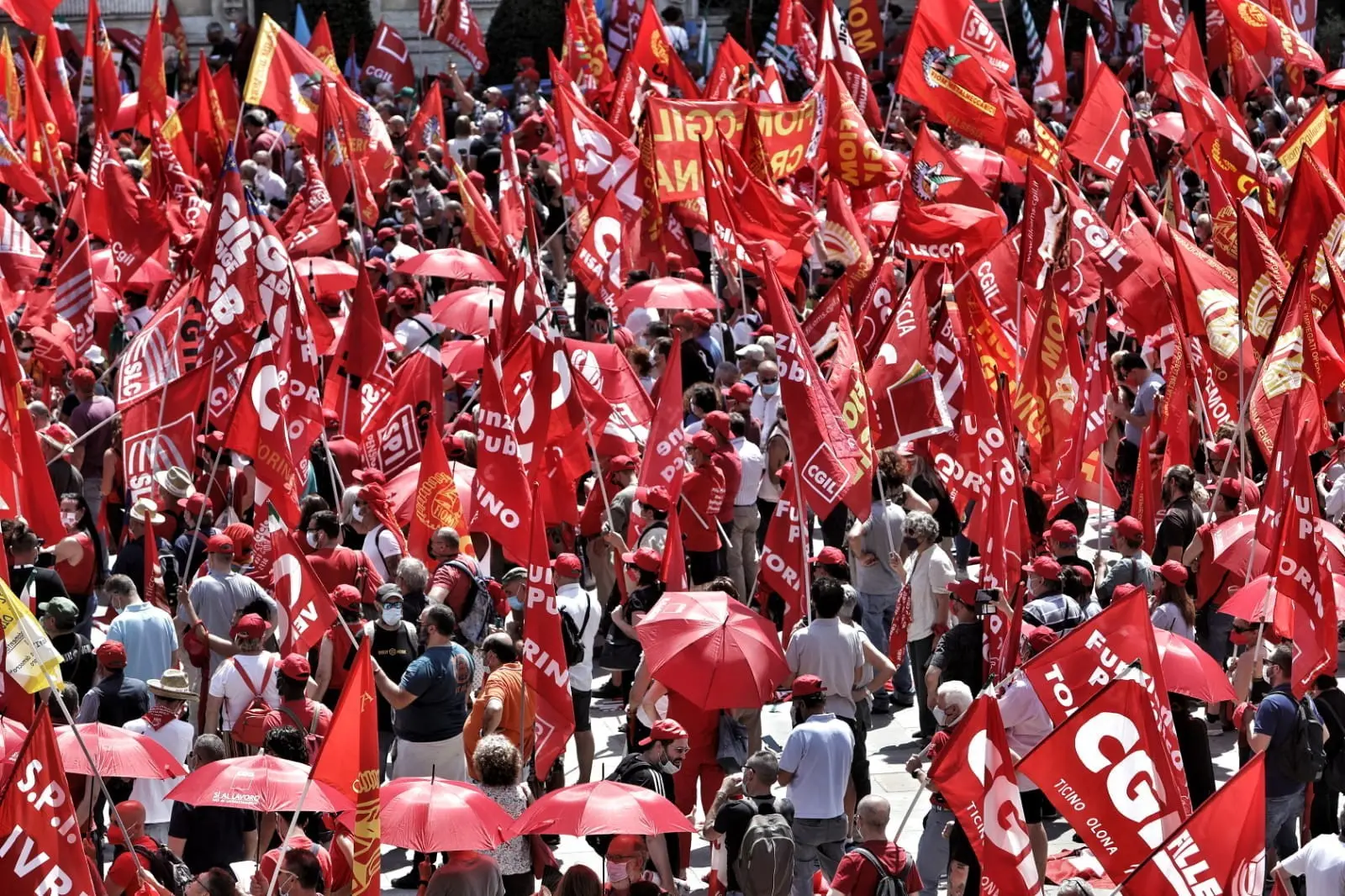 Nomine procura etnea, anche la Cgil al sit-in contro l’ingerenza politica<br>«Un muro contro Sebastiano Ardita, La Russa faccia un passo indietro»