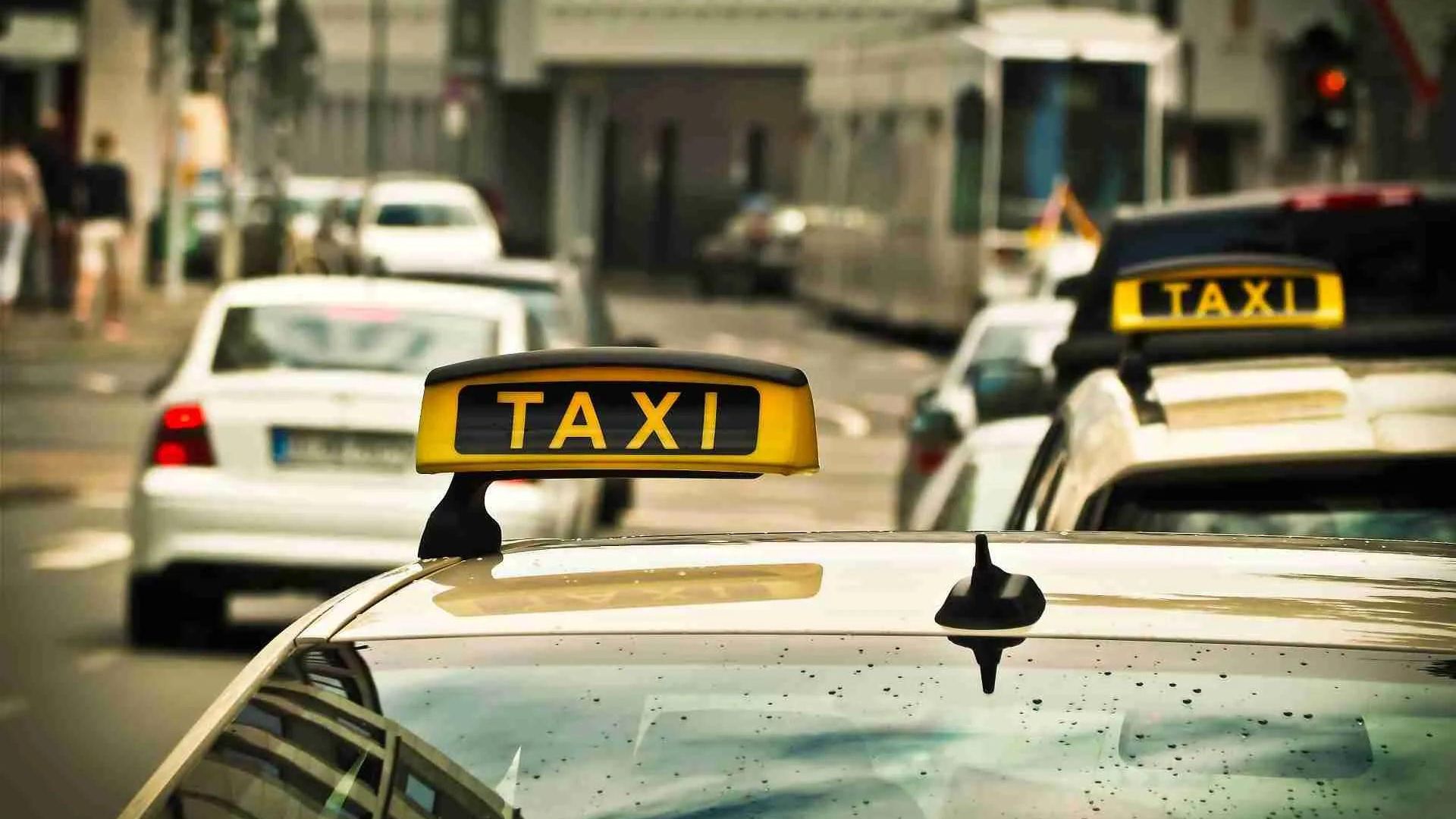 Consiglio, il tentato blitz sul regolamento dei taxi<br>La nota stampa di Movimento cinque stelle e Pd