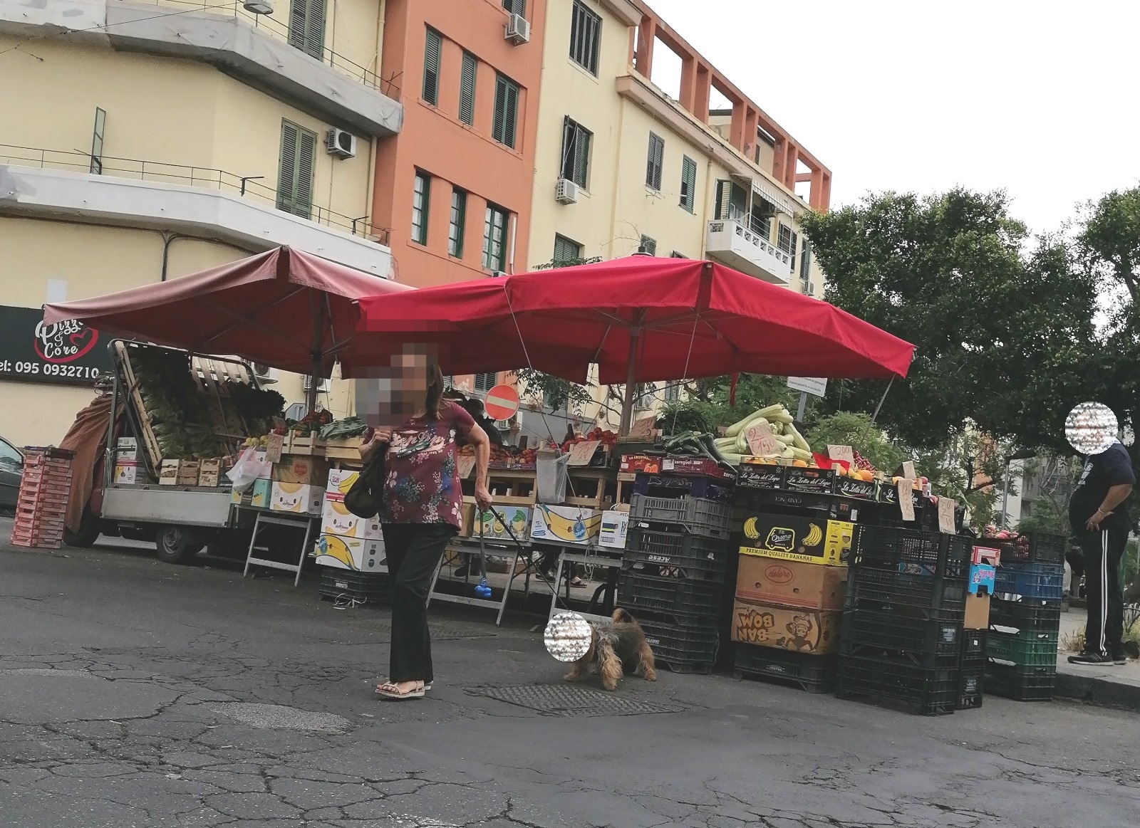 Mercati rionali abusivi, i casi di piazza Eroi d’Ungheria e piazza Due Giugno<br>La polizia di Stato supplisce l’inadeguatezza del corpo dei vigili urbani