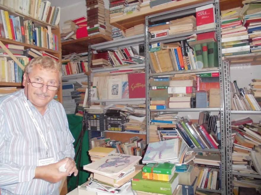 “Salviamo la Biblioteca itinerante Tramonte di Palermo”, l’appello per non chiudere<br>«L’amore incondizionato per la cultura abita qui, in una scatola di latta»